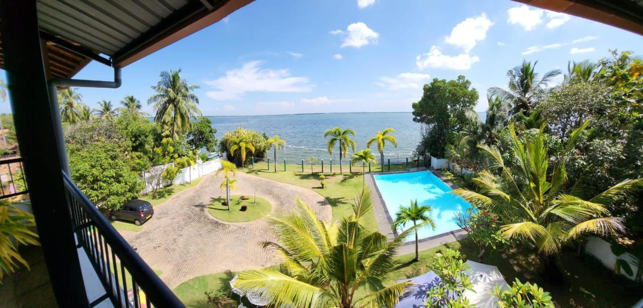 Rainbow Lagoon Resort Negombo Buitenkant foto
