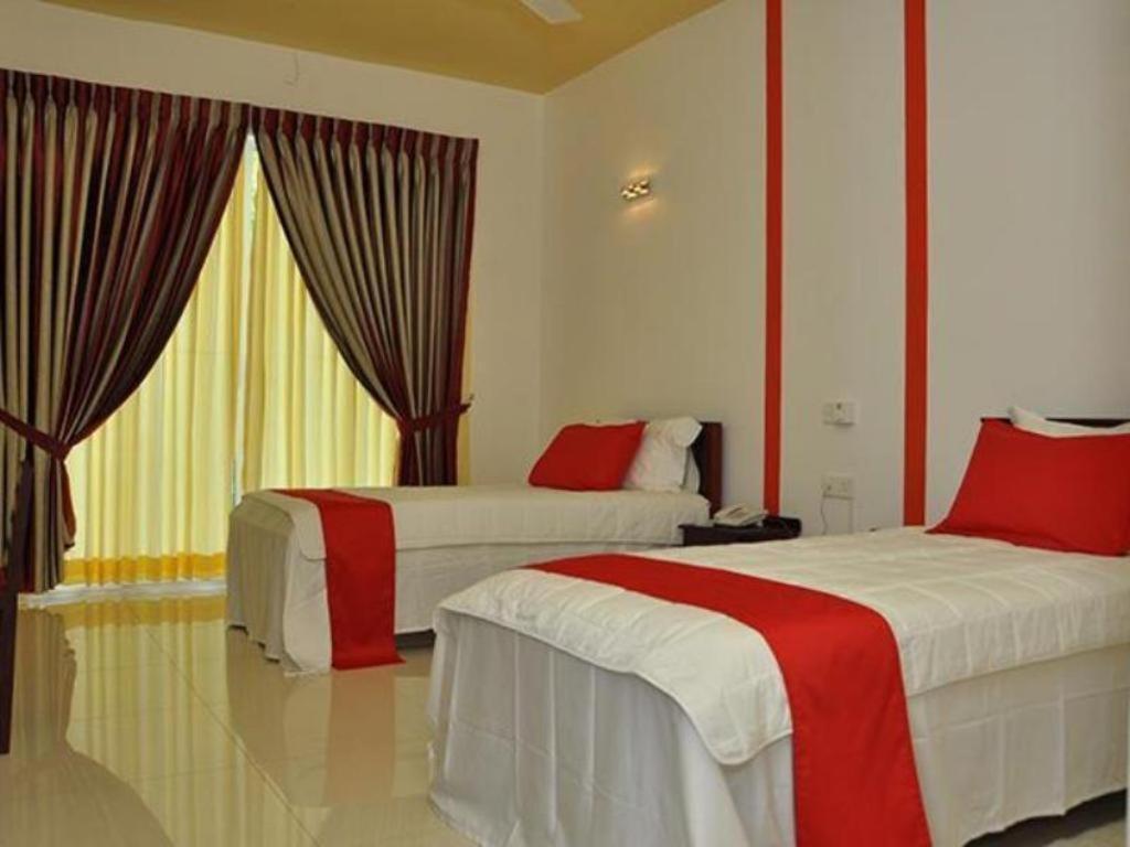 Rainbow Lagoon Resort Negombo Buitenkant foto