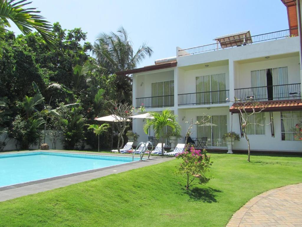 Rainbow Lagoon Resort Negombo Buitenkant foto